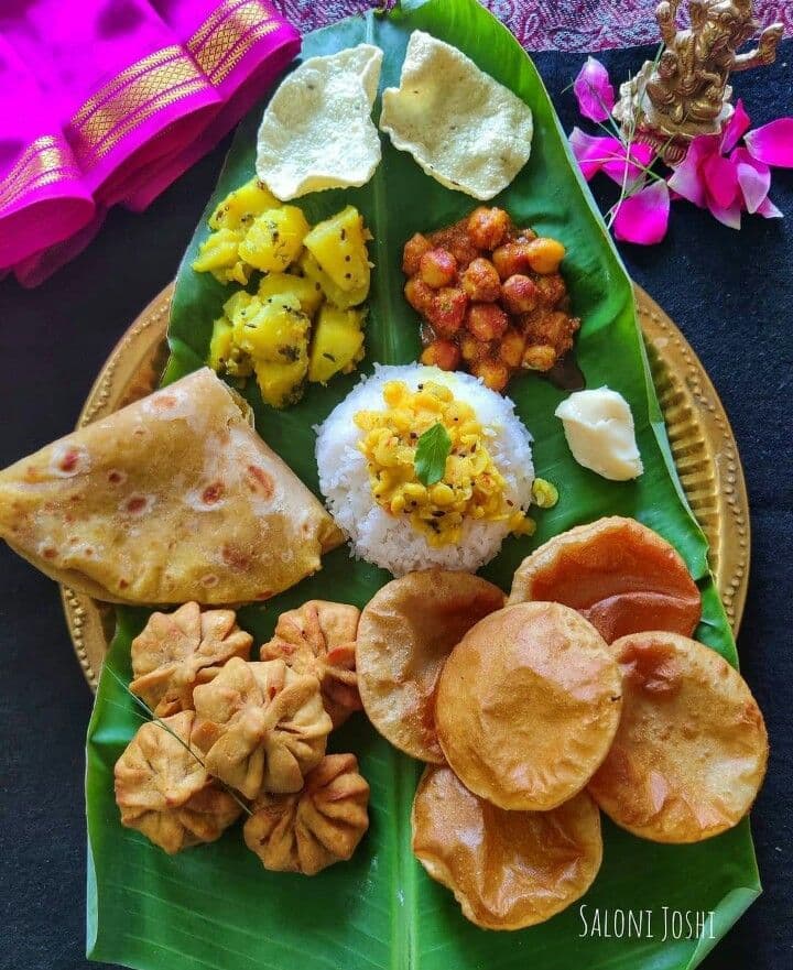 Maharashtrian Thali तळणीचे मोदक, पुरणपोळी, बटाटा….jpeg