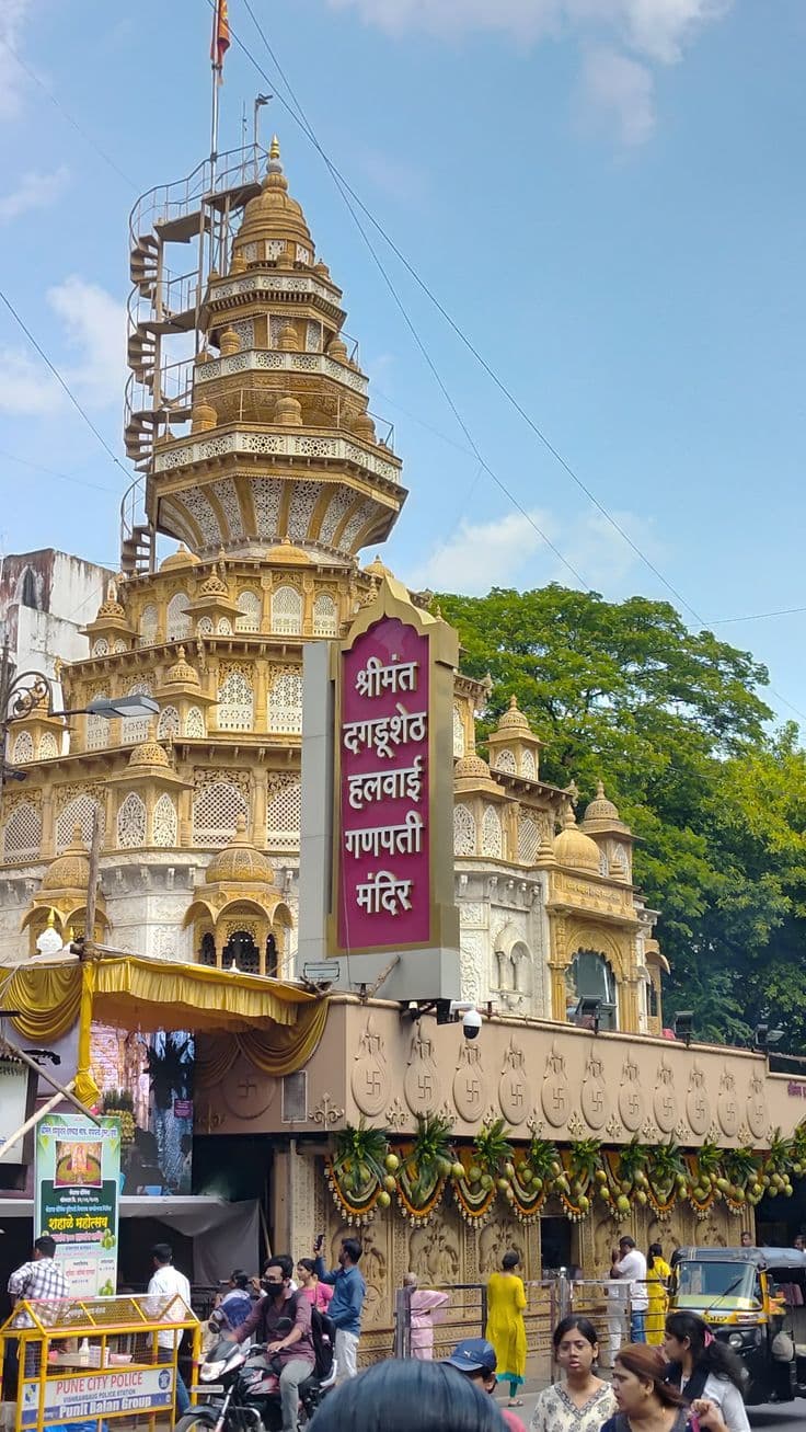 Dagdusheth halwai ganpati pune.jpeg